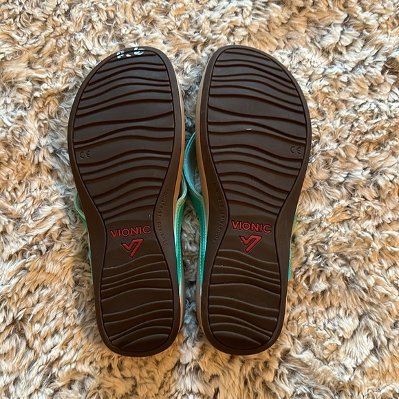 NEW - Vionic Tide Sandals - Picture 3 of 4